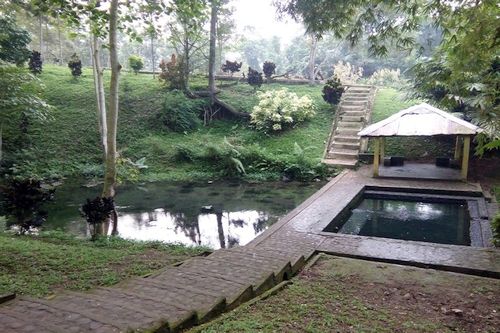Suasana Taman Purbakala Pugung Raharjo Lampung