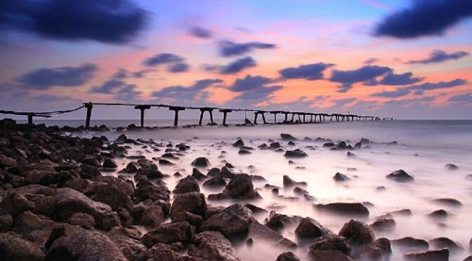 Keistimewaan Pantai Olie Pier di Manggar, Belitung Timur