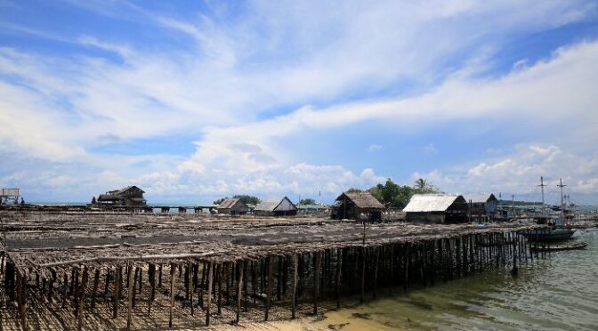 Menikmati Keindahan Pantai Tanjung Binga Alias Desa Nelayan Bugis